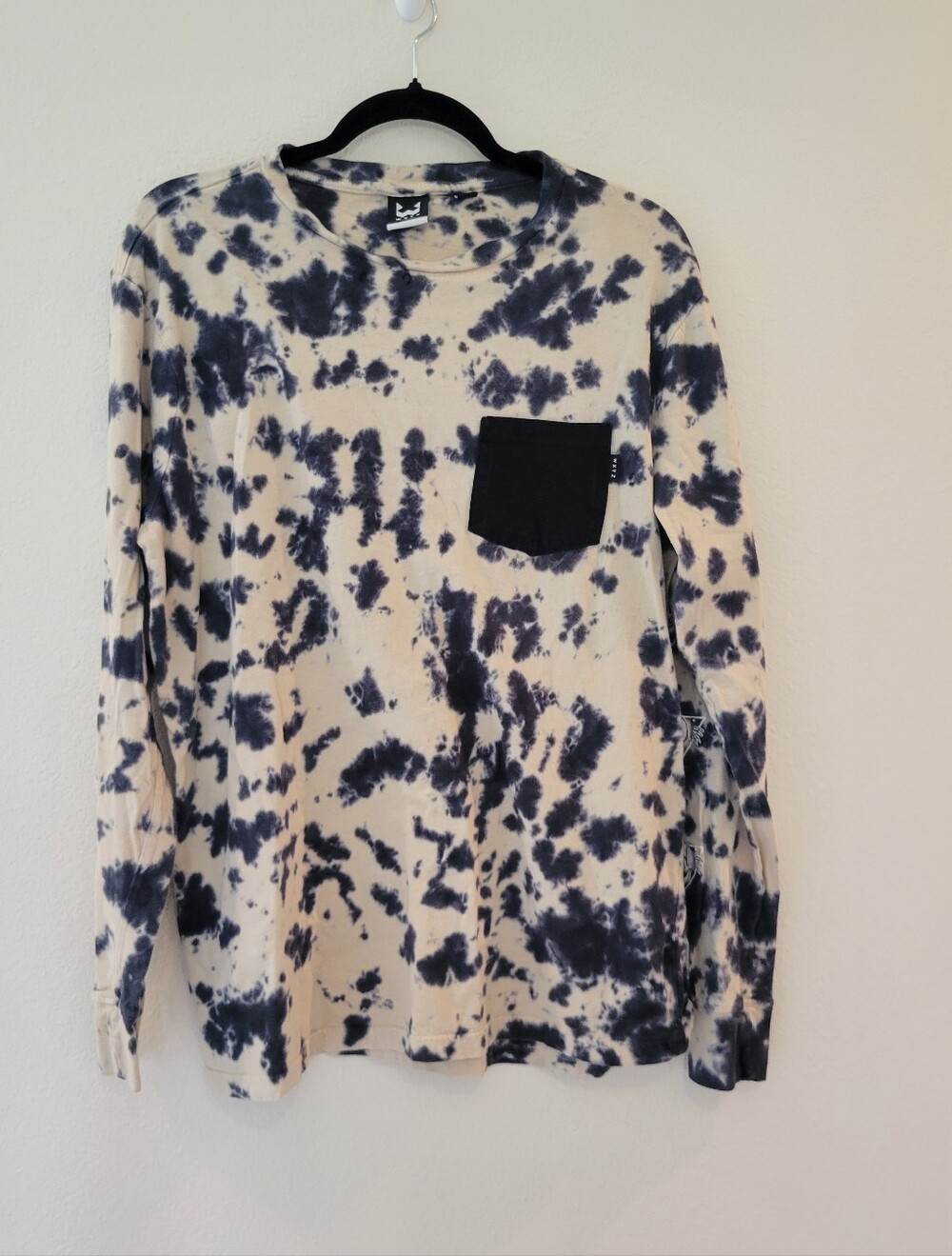 WXYZ Blue & Cream Tie-Dye Long Sleeve Top W Black Chest Pocket & Skull Print LG.